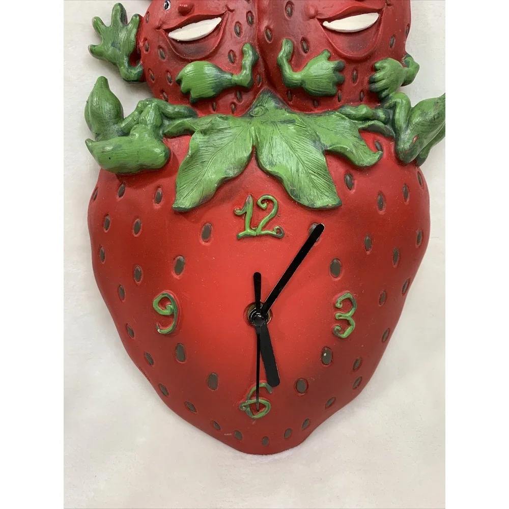 Vintage‎ Anthromorphic Laughing Face Strawberry Red Retro Kitchen Clock Untested